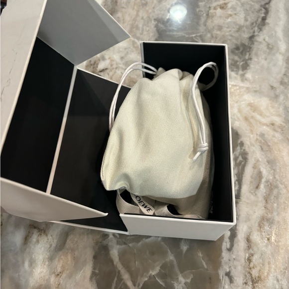 New in box Loewe elephant coin purse rare color!! - Picture 4 of 6